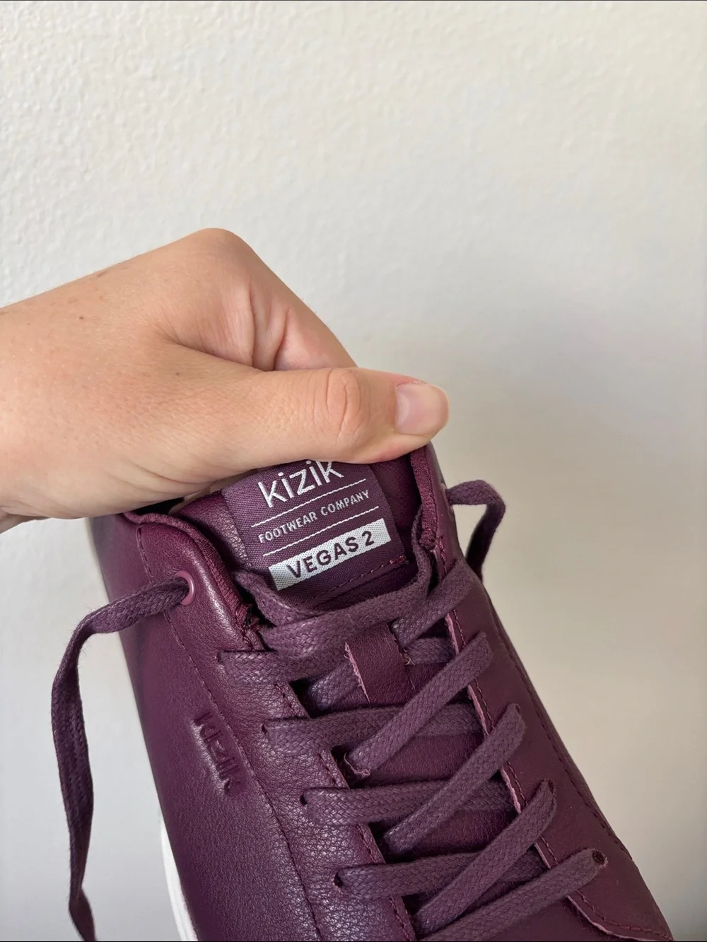 NWOT KIZIK Vegas 2 Women's Lace Up Shoes Traditional Mauve Wine/Pristine SZ 9.5